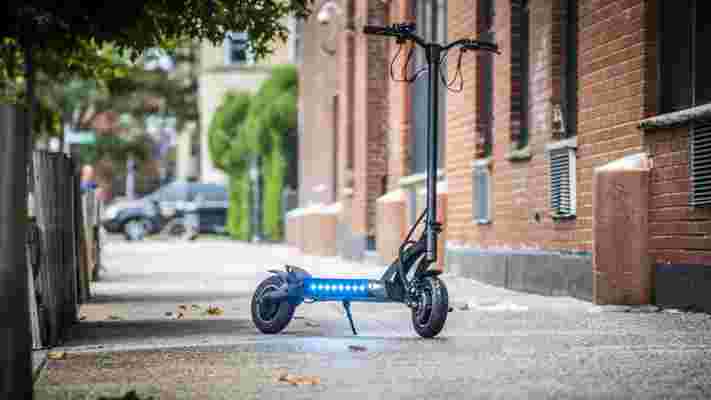 Review: FluidFreeRide’s Mantis is a 40 mph e-scooter that feels as safe as a bike